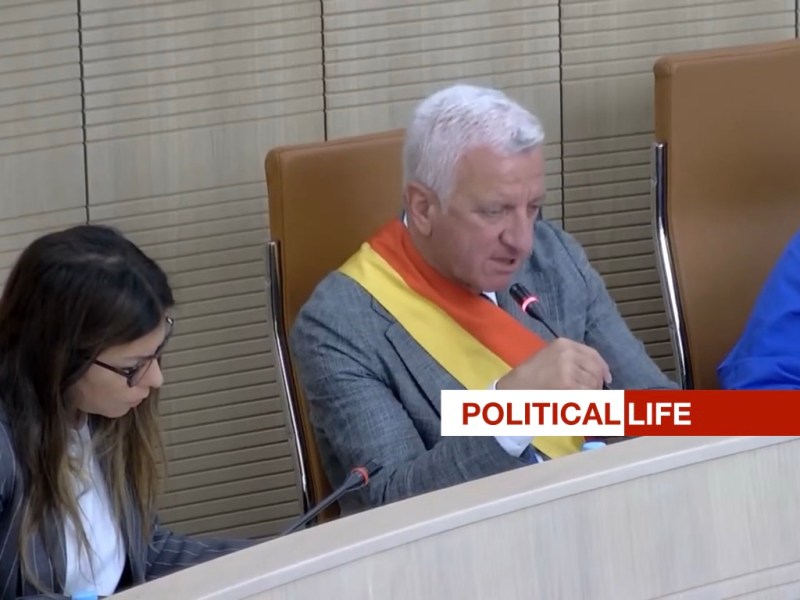 Afragola – Sfiducia al Presidente del Consiglio si tenta con le sabbie&nbsp;mobili.